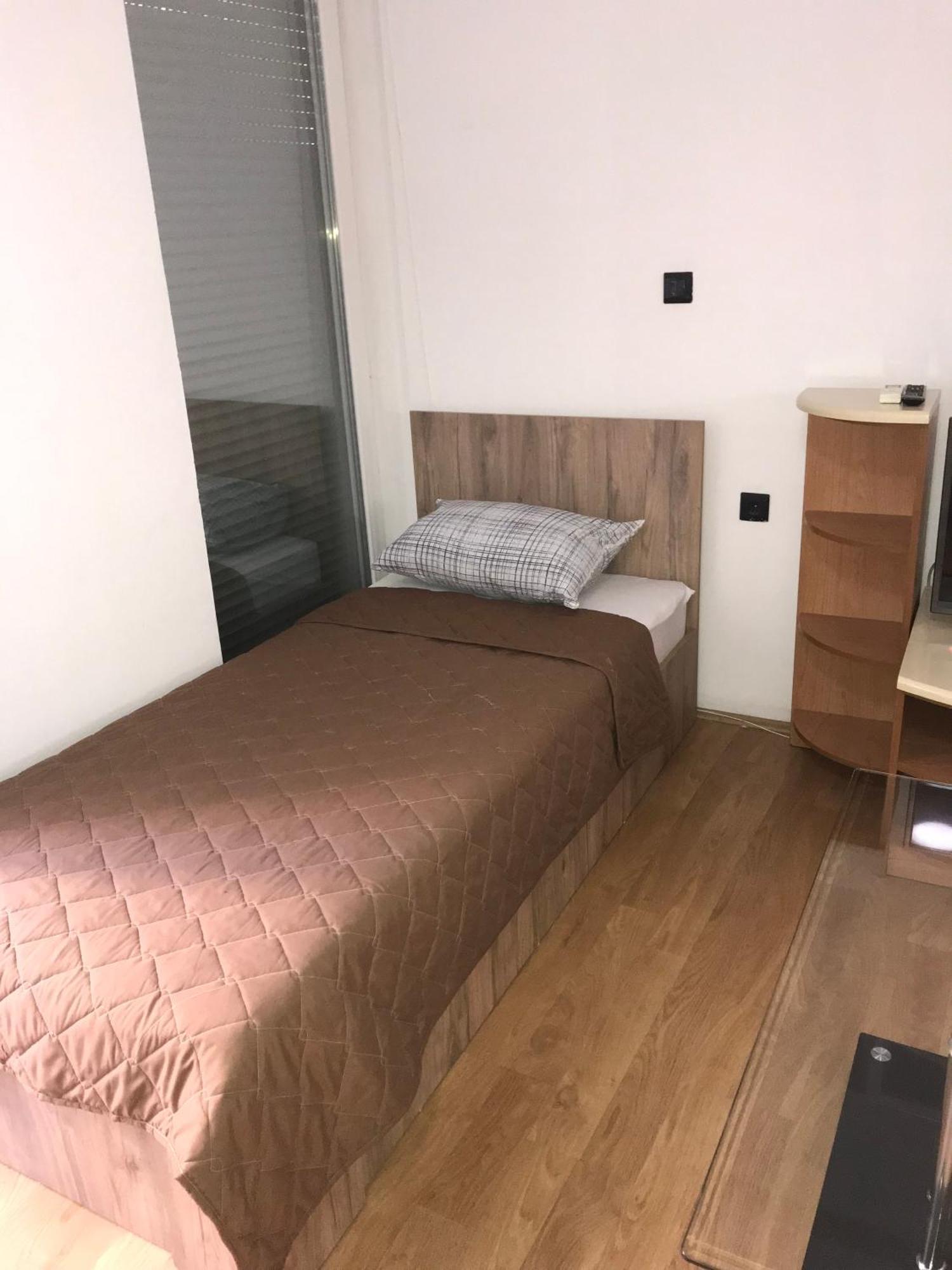 Sweet Basement Suteren Parking 5 Euro Lägenhet Skopje